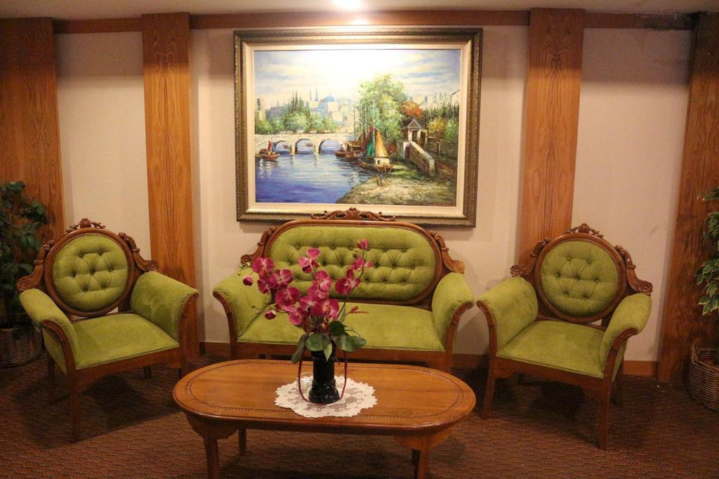 Regal Malaysia Hotel *
